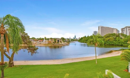 8/15 Hooker Blvd, Broadbeach Waters, QLD, 4218