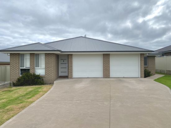 8 and 8a Voyager Avenue, Goulburn, NSW 2580