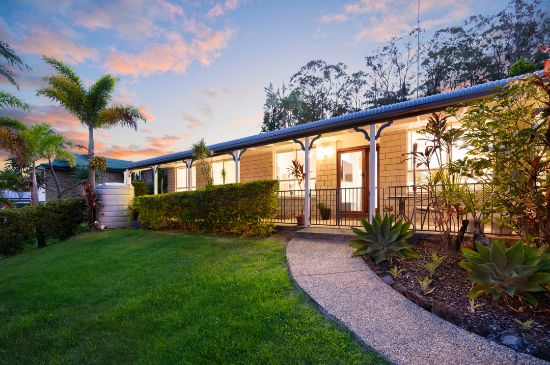 8 Clipperton Chase, Pacific Pines, Qld 4211