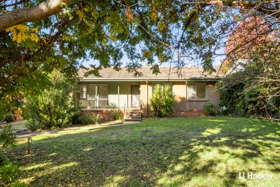 8 Crowther Place, Curtin, ACT 2605