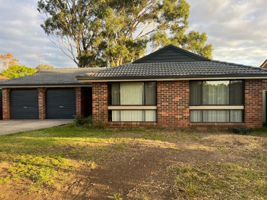 8 Leith Place, St Andrews, NSW 2566