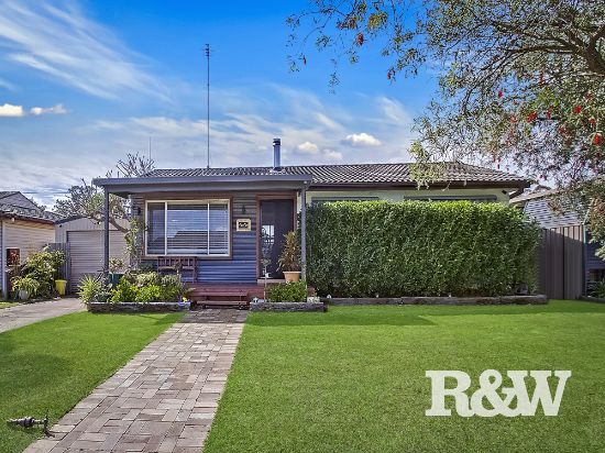 8 Melville Road, St Clair, NSW 2759