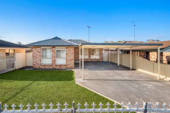 8 Robson Crescent, St Helens Park, NSW 2560