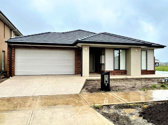 8 Sunlight Avenue, Clyde North, Vic 3978