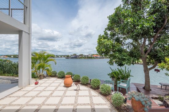8 Waterfront Ct, Twin Waters, Qld 4564