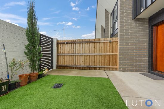 8A Harold White Avenue, Coombs, ACT 2611