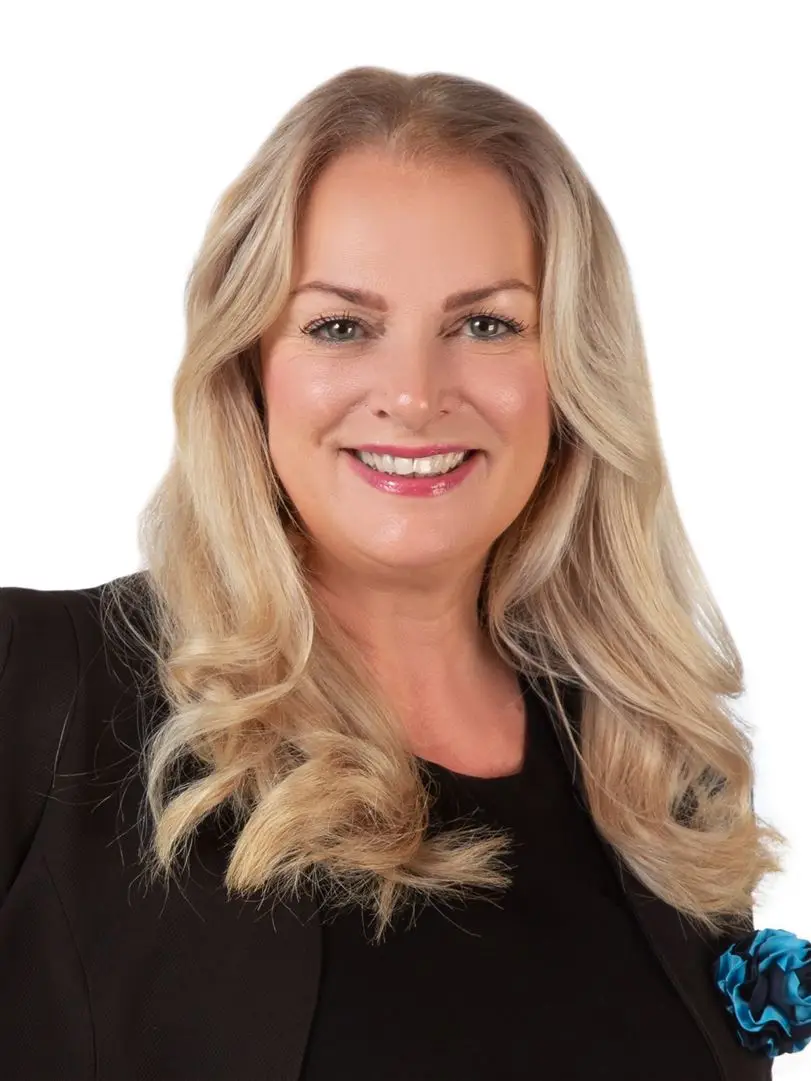 Amanda Mills - Real Estate Agent