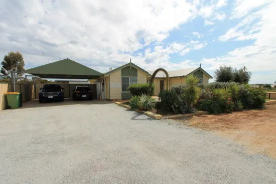 9 McGinniss Way, Merredin, WA, 6415