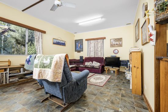 9 Seacrest Way, Drummond Cove, WA 6532