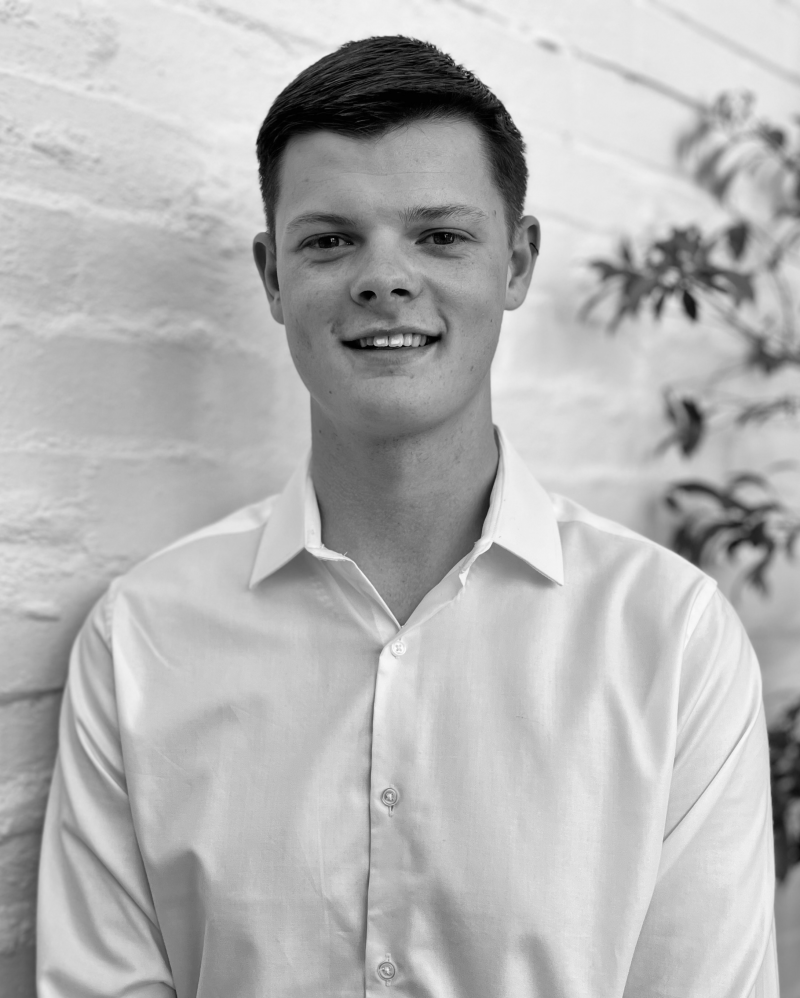 Oscar Davis - Real Estate Agent