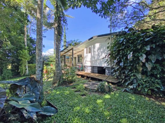 92 Russell Road, Lake Eacham, Qld 4884