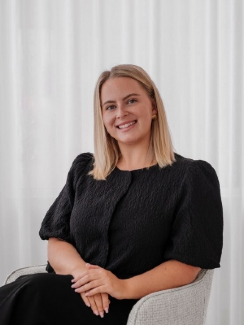 Hilary Moy - Real Estate Agent