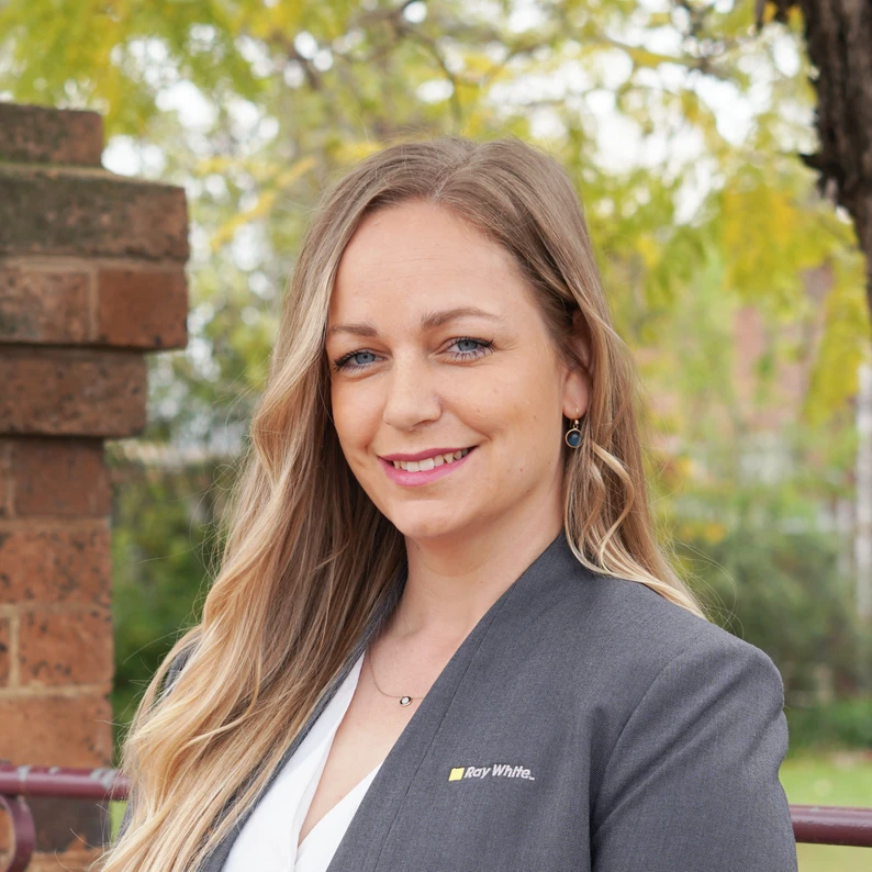Louise Jacobsen - Real Estate Agent