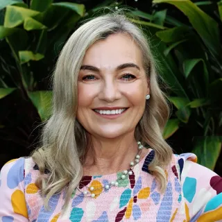 Renee  Rennie - Real Estate Agent