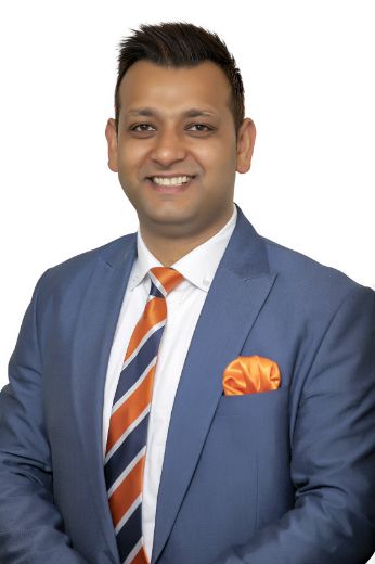 Achal Arora - Real Estate Agent at Universal Real Estate Vic - North