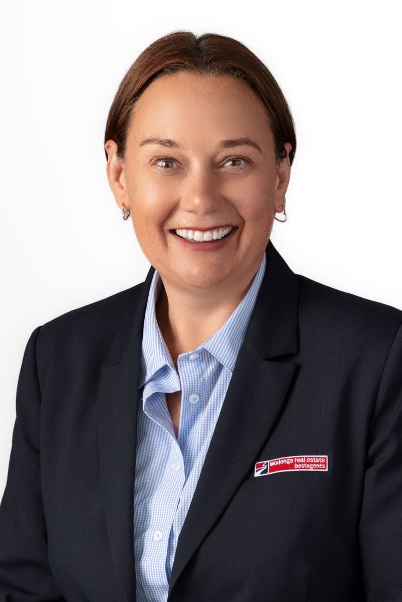 Mandy Lowe - Real Estate Agent