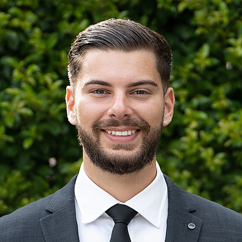 Adam Mezei - Real Estate Agent
