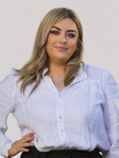 ALEXIS MUNRO - Real Estate Agent at Town - Sunshine Coast ALEXIS MUNRO - Real Estate Agent at Town - Sunshine Coast