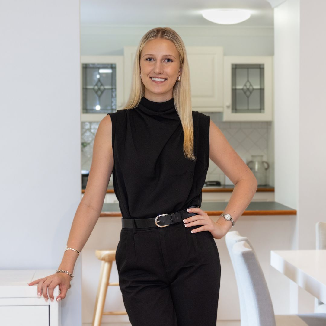 Anneka Staples - Real Estate Agent