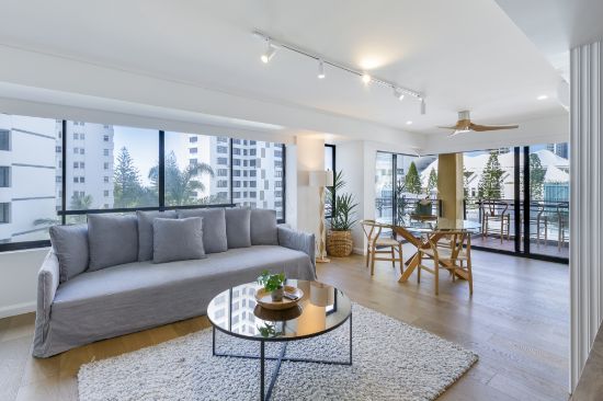 10/10 Albert Avenue, Broadbeach, Qld 4218