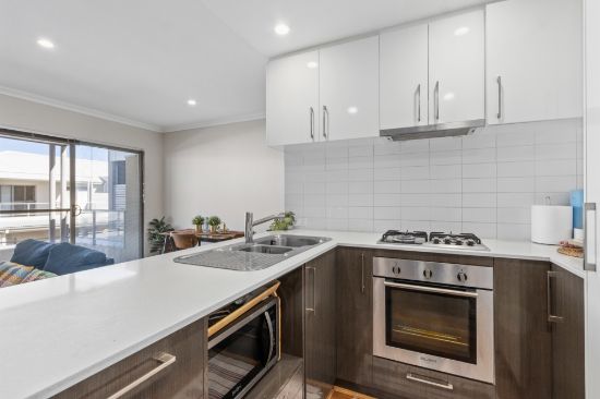 14/233 Wharf Street, Queens Park, WA 6107