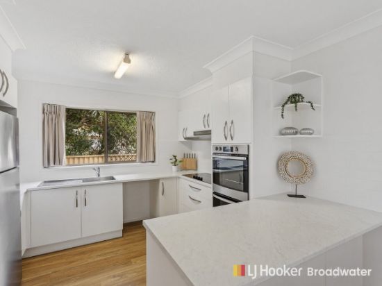 2/209 scarborough Street, Southport, Qld 4215