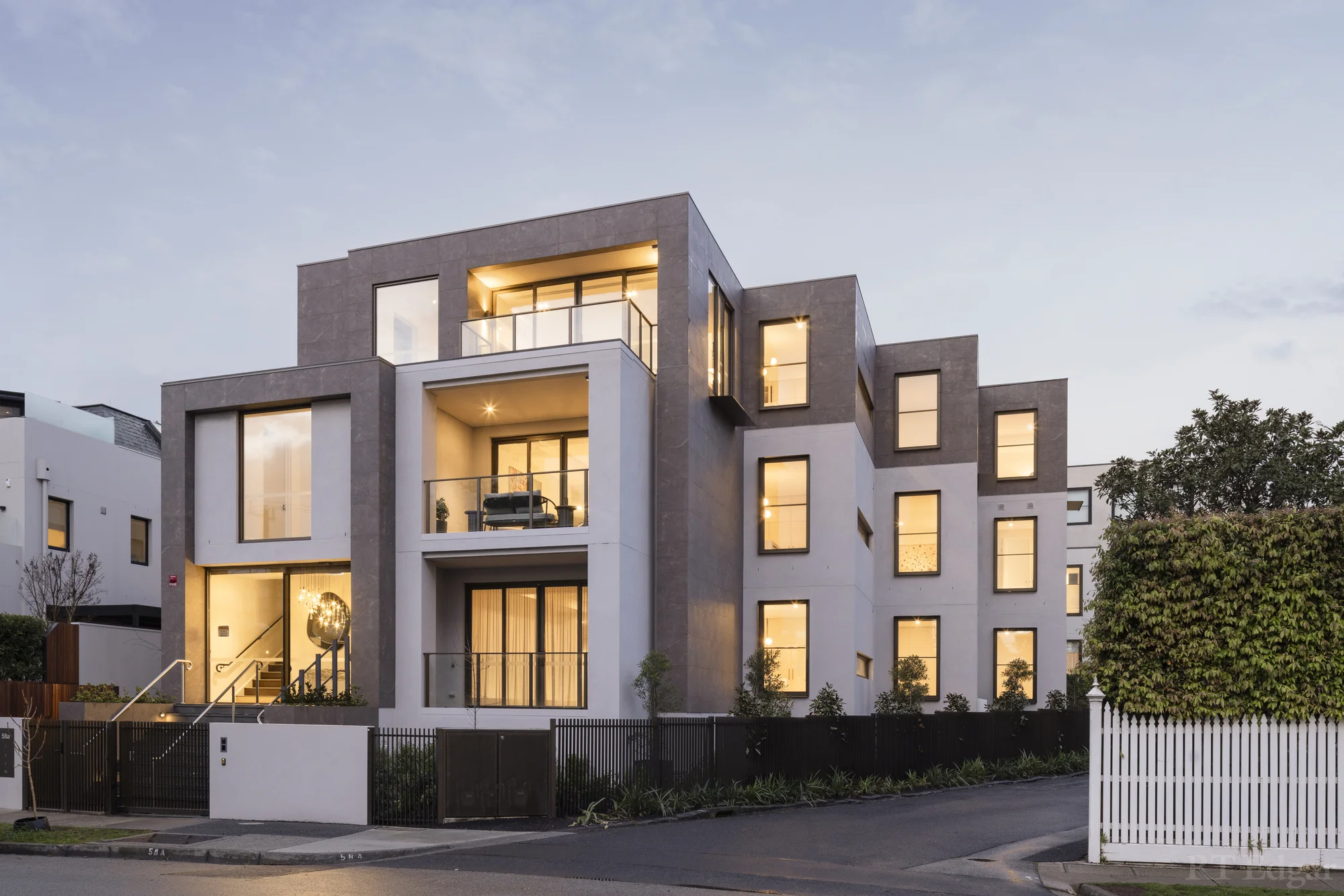 2/58A Mathoura Road, Toorak, Vic 3142
