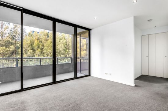 209/1 Encounter Way, Docklands, Vic 3008