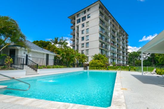 24/11 FAIRWAY DRIVE, Clear Island Waters, Qld 4226