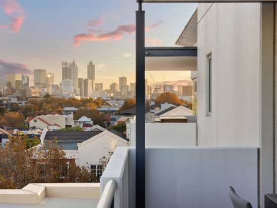 28/1 Henry Lawson Walk, East Perth, WA 6004