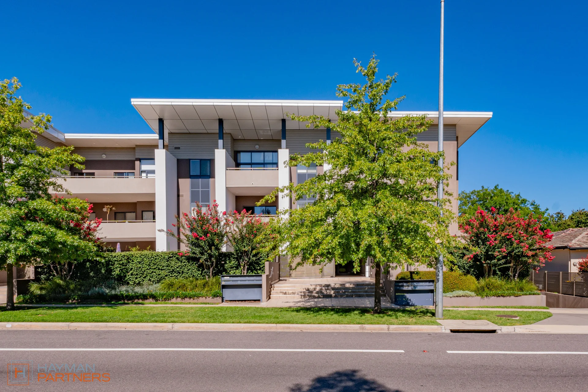28/29 State Circle, Deakin, ACT 2600