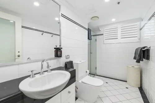 34/1-9 Hughes Avenue, Main Beach, Qld 4217-Image