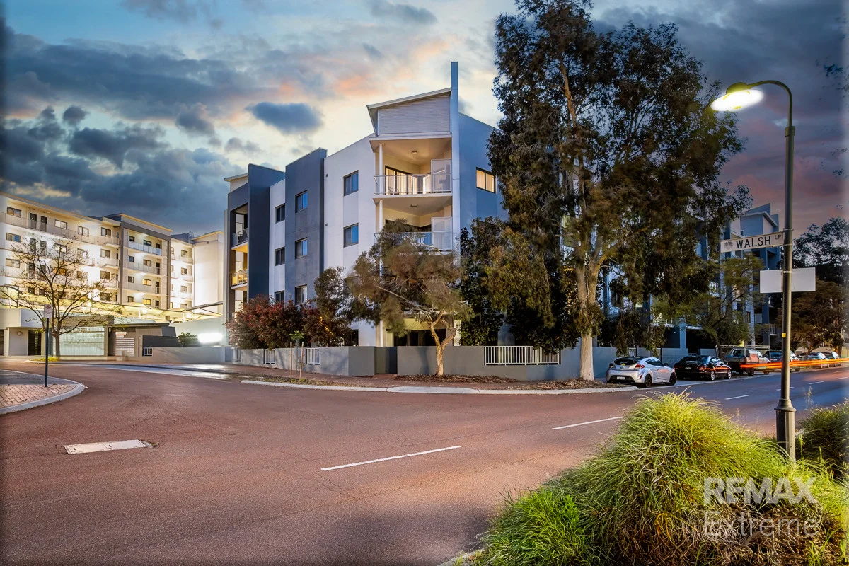 4/2 Walsh Loop, Joondalup, WA 6027