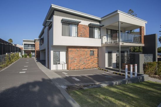 7/4 Kennerly Street, Cloverdale, WA 6105