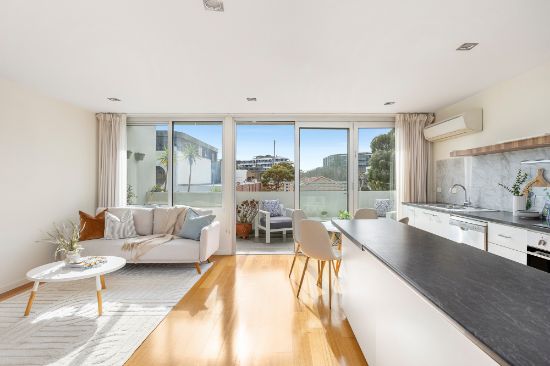 7/4 Small Street, Hampton, Vic 3188