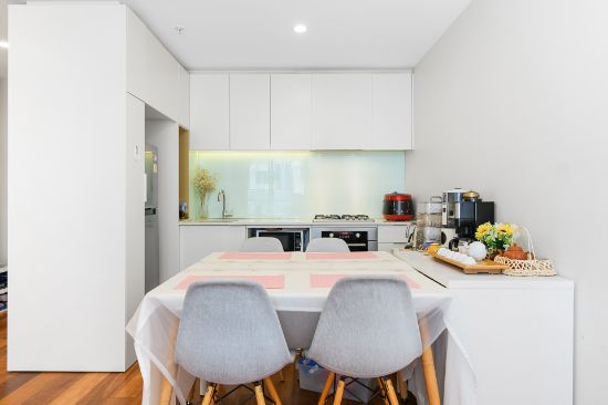 704/8 Wellington Road, Box Hill, Vic 3128