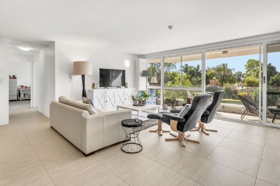 8/54 Hooker Boulevard, Mermaid Waters, Qld 4218