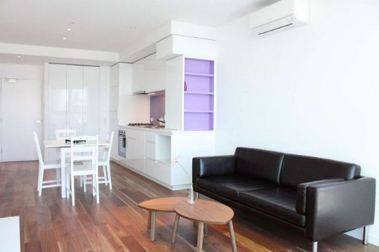S2303/231 Harbour Esplanade, Docklands, Vic 3008