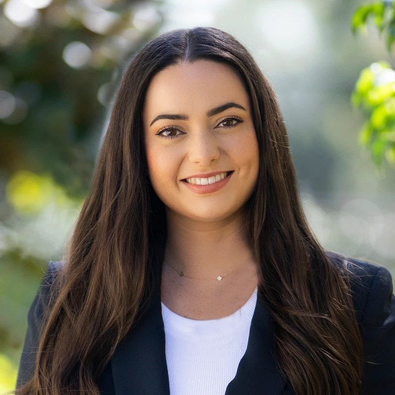 Claudia Gomez - Real Estate Agent