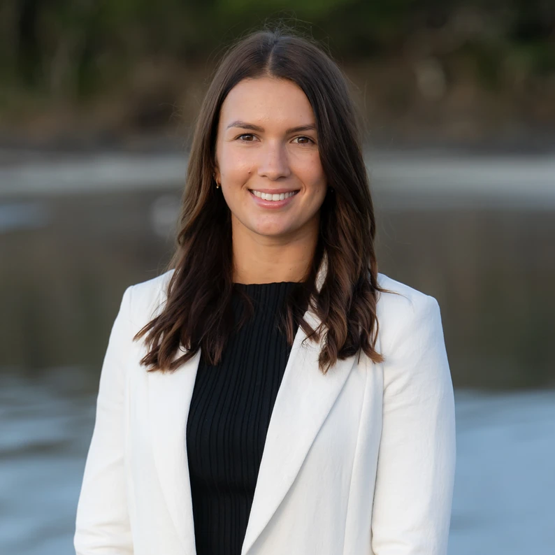 Cinamin RyanFrost - Real Estate Agent