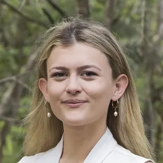 Lauren McDougall - Real Estate Agent