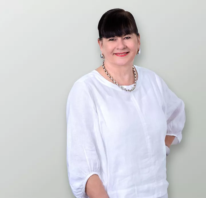 Larissa Stamp - Real Estate Agent