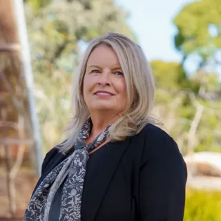 Geraldine Hookem - Real Estate Agent
