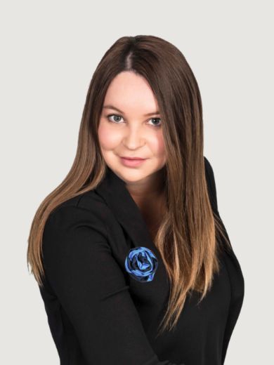 Cara King - Real Estate Agent at Harcourts Marketplace - OXLEY