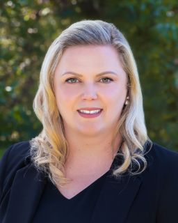Carly Schilling - Real Estate Agent