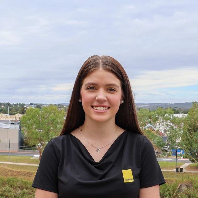 Lucy McCowen - Real Estate Agent