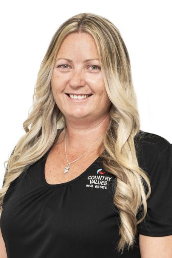 Chantelle Shackleton - Real Estate Agent at Country Values Real Estate