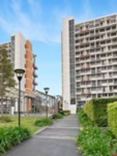 Chevron Crown  Square Waterloo - Real Estate Agent at Meriton Built For Rent - SYDNEY
