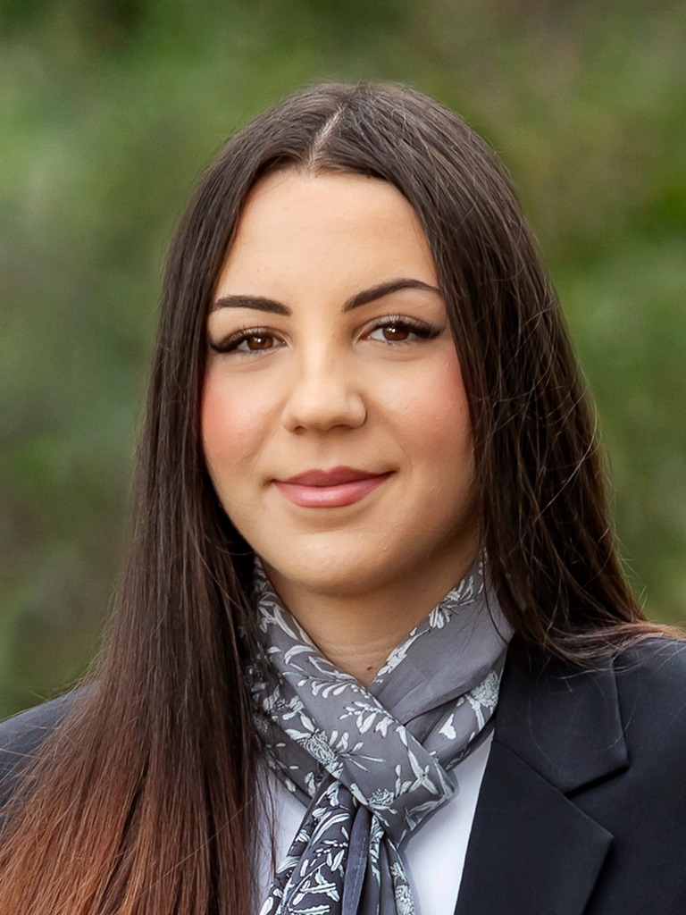 Chloe Lakrindis Real Estate Agent