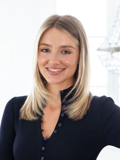 Chloe MacDonald - Real Estate Agent at Righton Property - Ashgrove